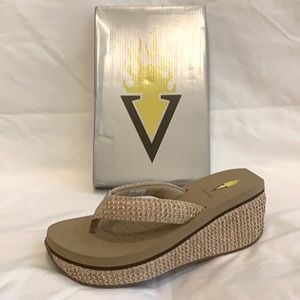 Volatile women’s Island 2 wedge sandals/color-natural/ size 9